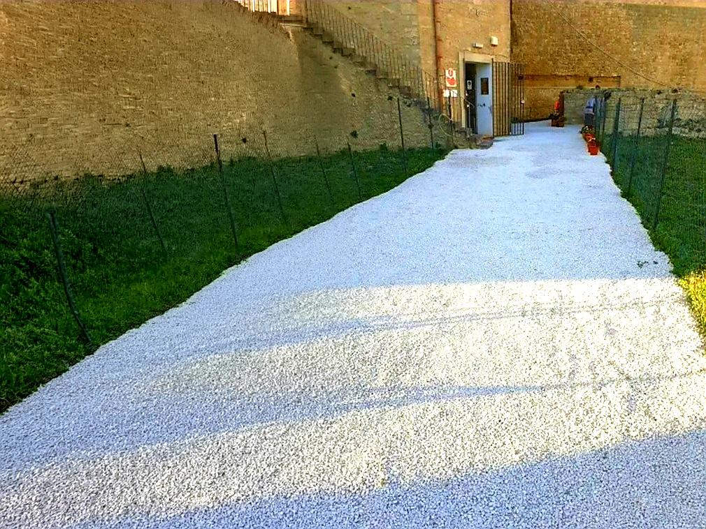 ŠTĚRKOVÁ TVÁRNICE GUTTAGARDEN GRAVEL - 82 x 116 x 3 cm