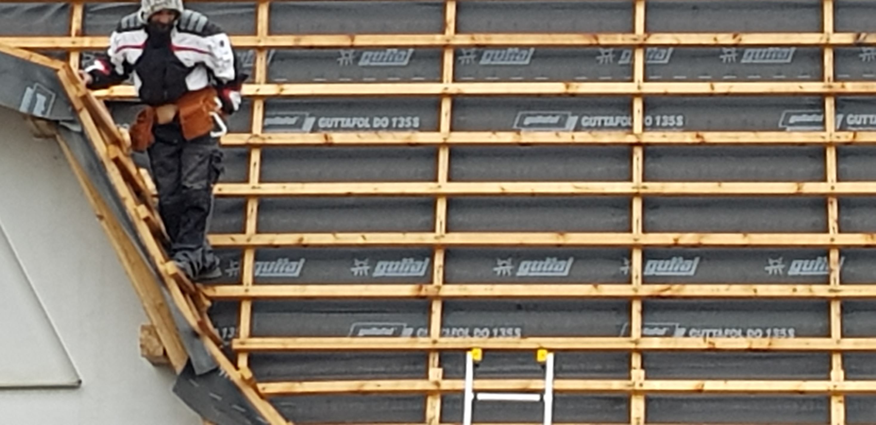 STŘEŠNÍ FÓLIE GUTTAFOL DO 121 S - 1,5 x 50 m - 75 m2