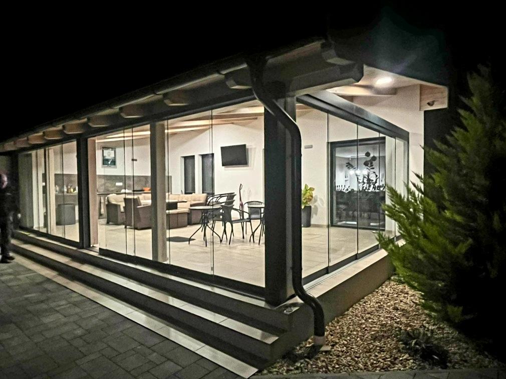HLINÍKOVÁ PERGOLA MB LINE COVERNIT KRÉMOVÁ - 306 x 250 cm