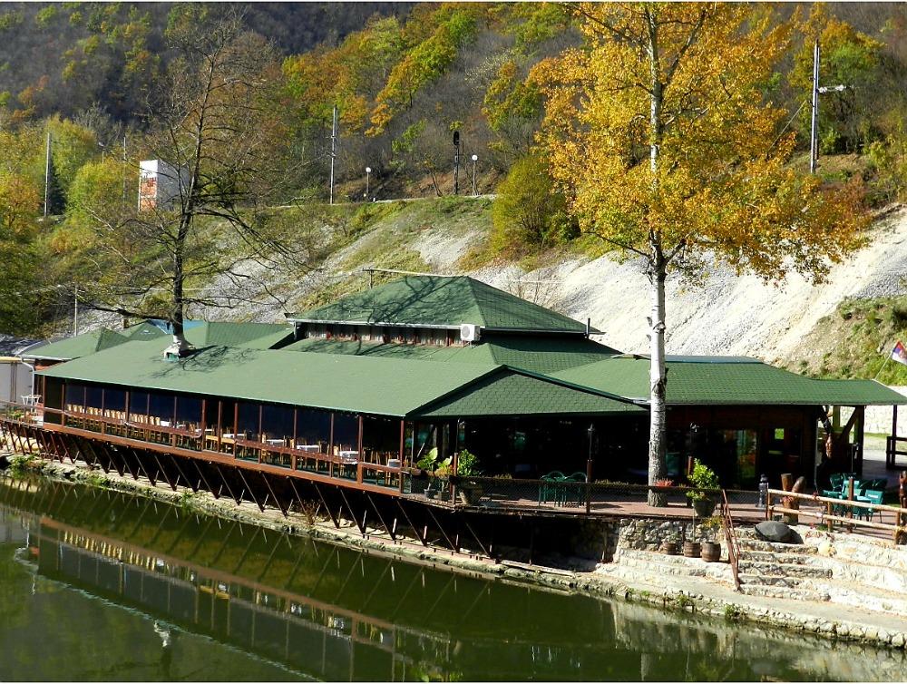 ASFALTOVÝ ŠINDEL TEGOLA ER TRADITIONAL ČERVENÁ MIX - 100 x 34 cm