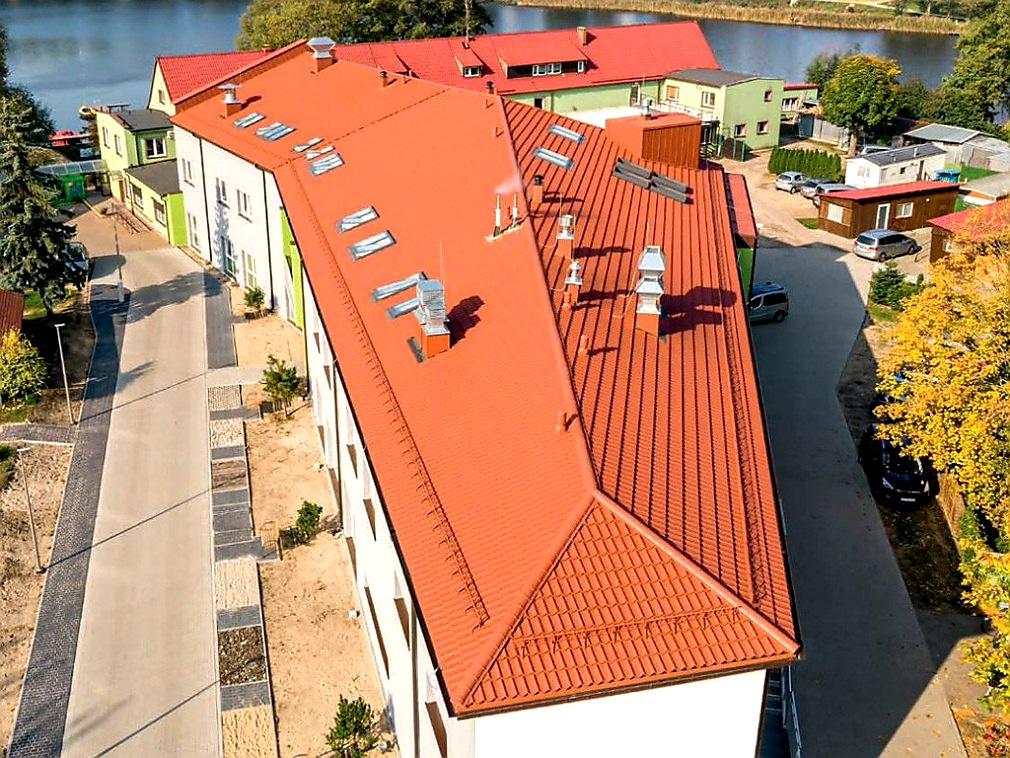 ----- PLECHOVÁ STŘEŠNÍ KRYTINA CLASSIC TILE COVERNIT ČERVENÁ - 225 x 120 cm - 2,7 m2