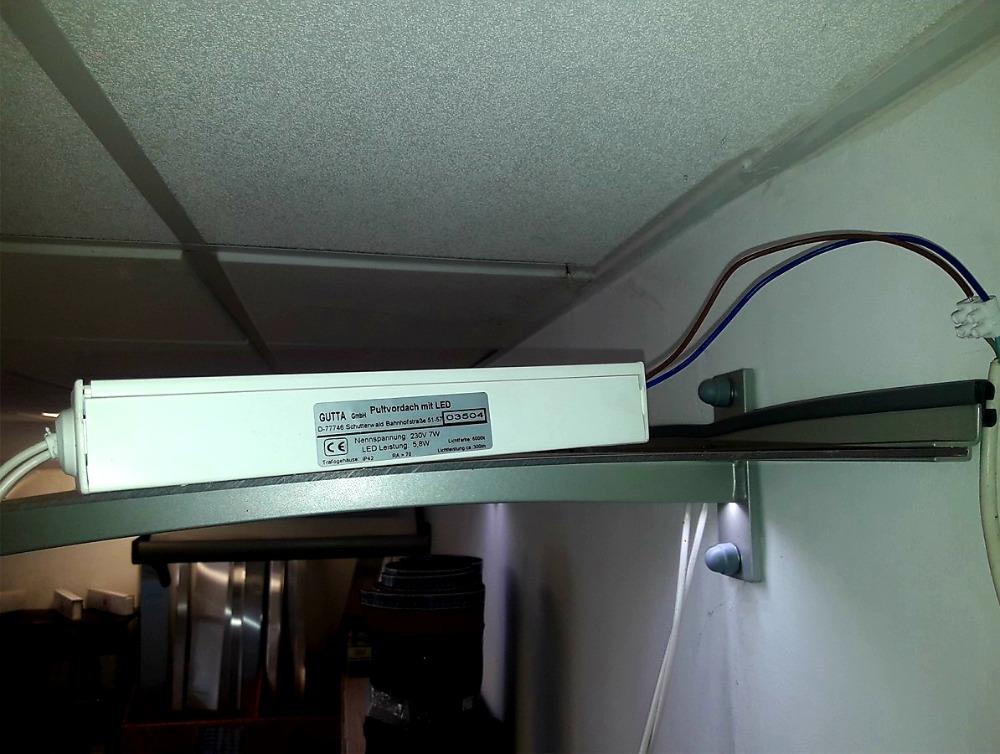 VCHODOVÁ STŘÍŠKA GUTTAVORDACH LED TECHNIK P BÍLÁ/ČIRÁ - 150 x 90 cm
