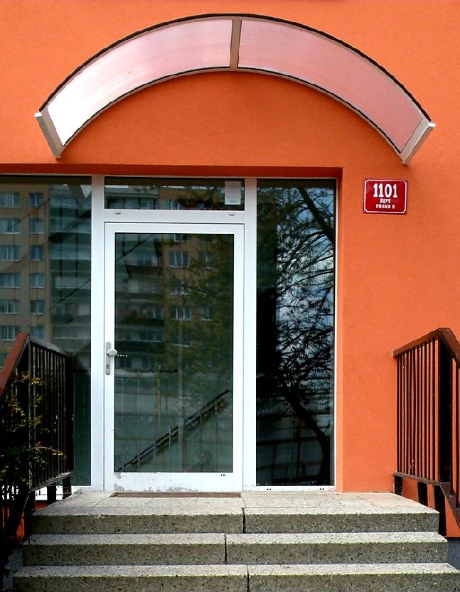 VCHODOVÁ STŘÍŠKA RONDO VELKÁ BÍLÁ/ČIRÁ - 200 x 90 cm