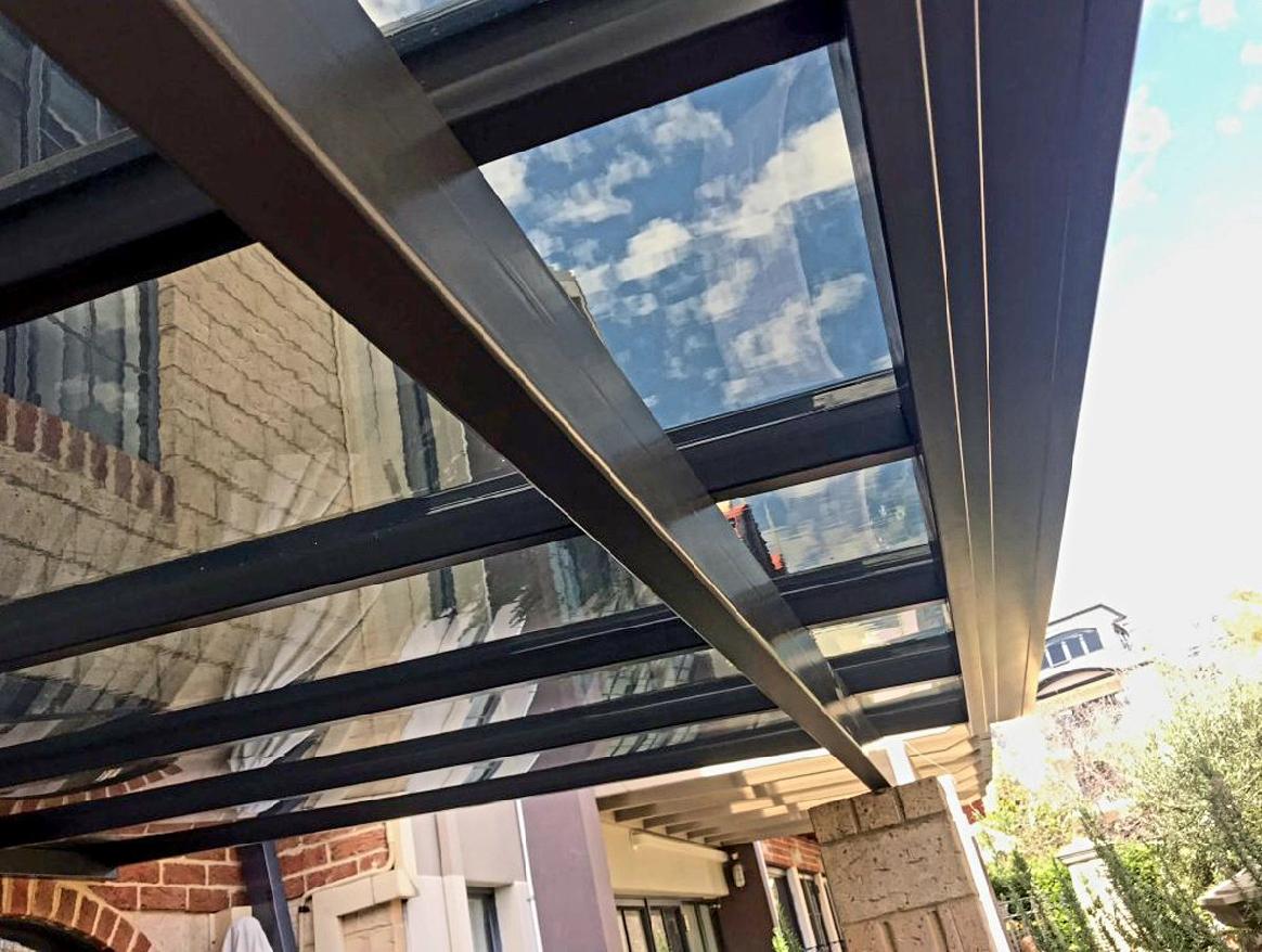 TRAPÉZOVÁ DESKA GUTTAGLISS GLAZE ČIRÁ - 5,0 x 0,688 m - 3,44 m2