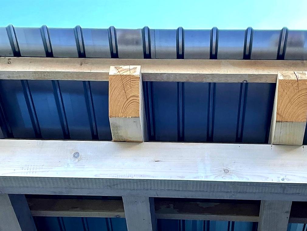 PLECHOVÁ TRAPÉZOVÁ KRYTINA T12 COVERNIT ČERVENÁ - 200 x 91 cm - 1,82 m2